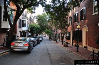 Barrio entre las calles Cambridge, Beacon, y Charles, Boston MA. 2013